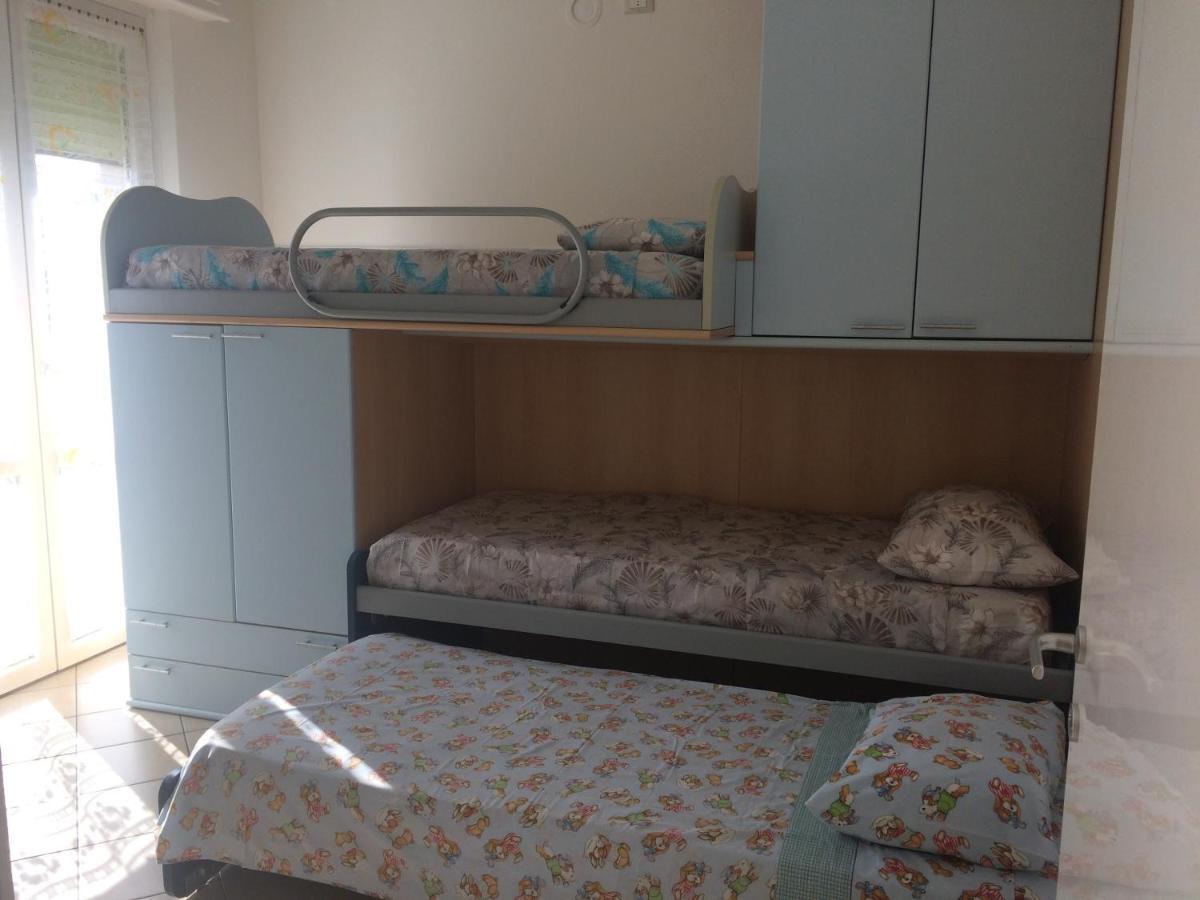 A Casa Di Nonna Luciana - Trilocale Con Giardino Apartment Ceriale Bagian luar foto