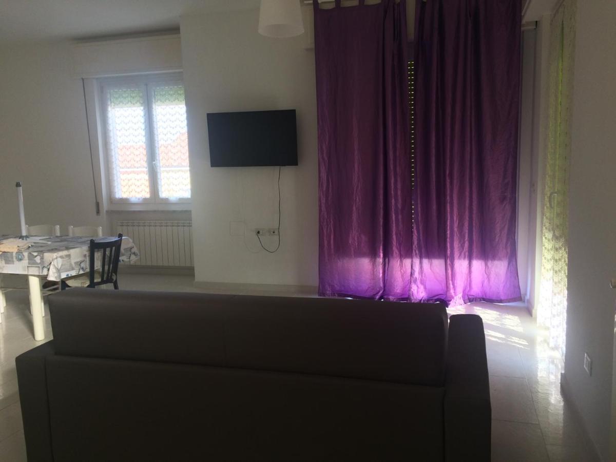 A Casa Di Nonna Luciana - Trilocale Con Giardino Apartment Ceriale Bagian luar foto