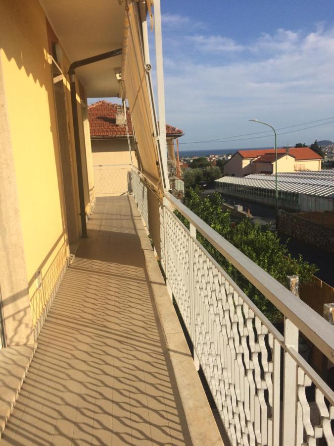 A Casa Di Nonna Luciana - Trilocale Con Giardino Apartment Ceriale Bagian luar foto